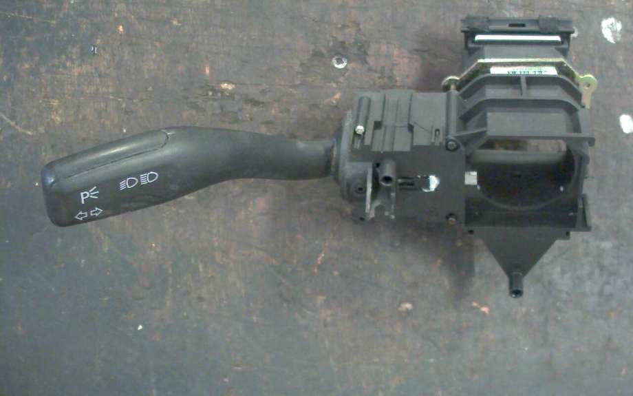 Bryter blink til Audi A4, 2001-2004 (Type II) (B6) (B6) (AUDI|8E0953513A)