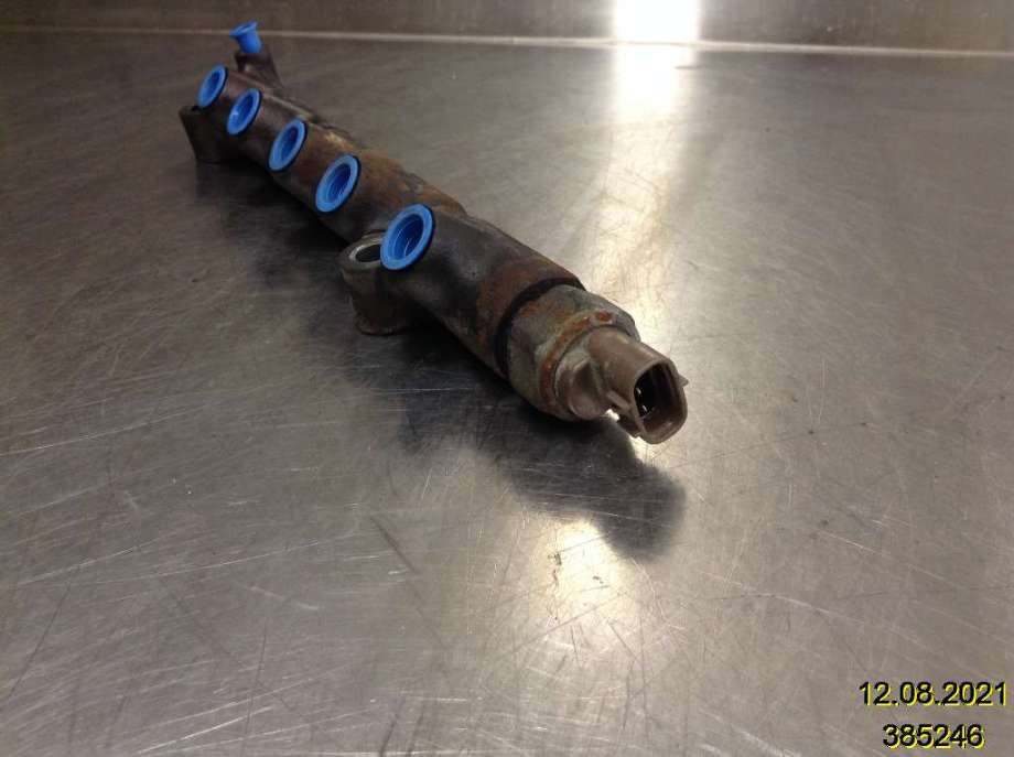 Dyseskinne (fuelrail) til Toyota RAV4 2000-2006 (Type II) (TOYOTA|)