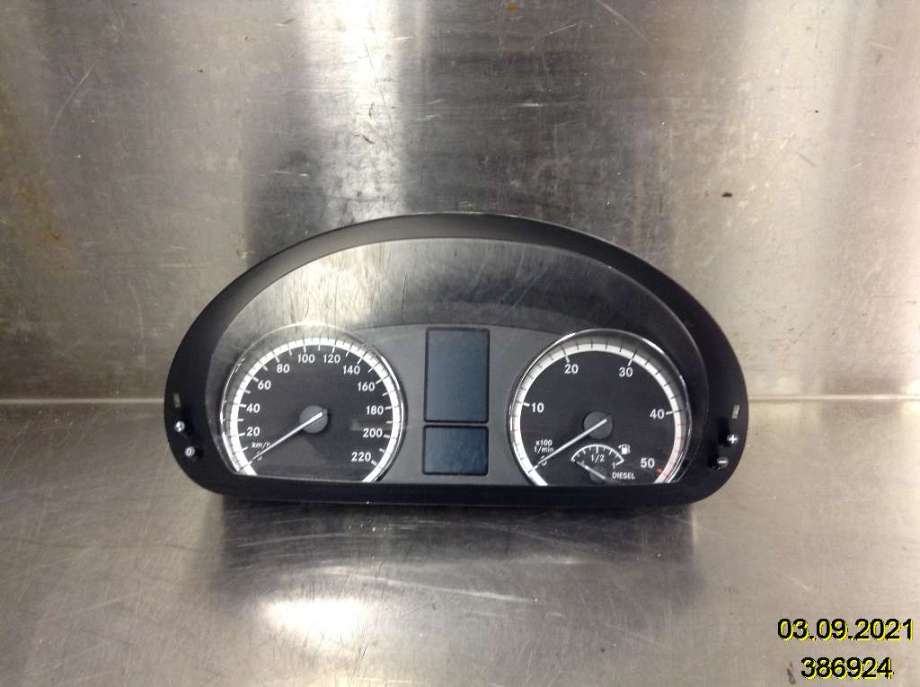Instrumentpanel til Mercedes Vito/Viano, 2010-2014 (Fase 2) (W639) (W639) (MERCEDES|A 639 900 15 01)