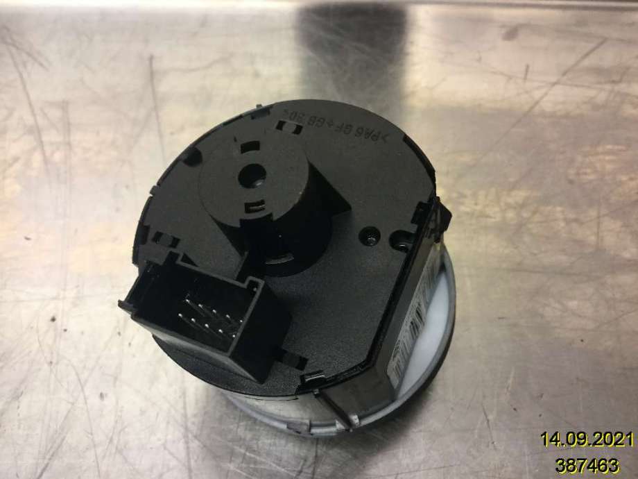 Bryter lys til VW Golf VI 2008-2012  (VOLKSWAGEN|1K0 941 431 BM|K1BM-T|)