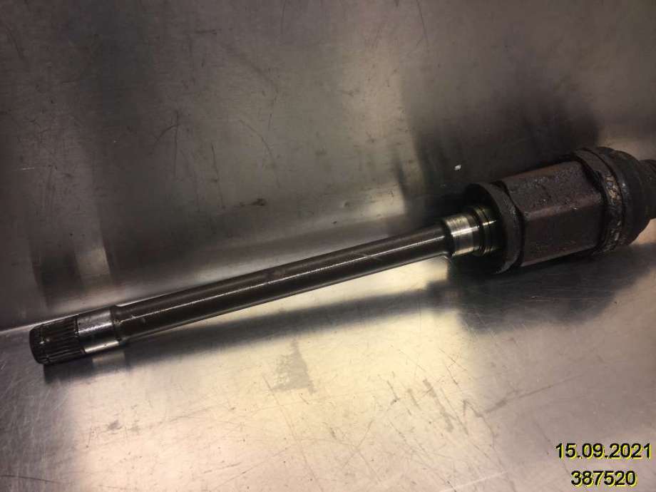 Drivaksel høyre foran til BMW X3 2010-2017 (F25) (F25) (BMW|31 60 7 619 658|)