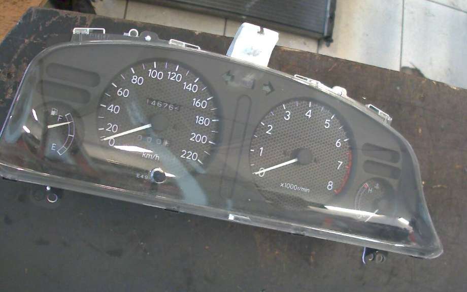 Instrumentpanel til Toyota Corolla 2000-2002 (Fase 2)  (TOYOTA|83800-1E210|)