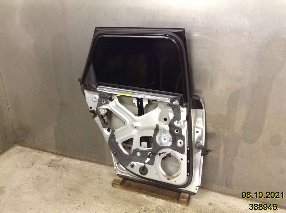 Dør venstre bak til Audi A4 2004-2008 (Type III) (B7) (B7) (AUDI|8E0 833 051 J|)