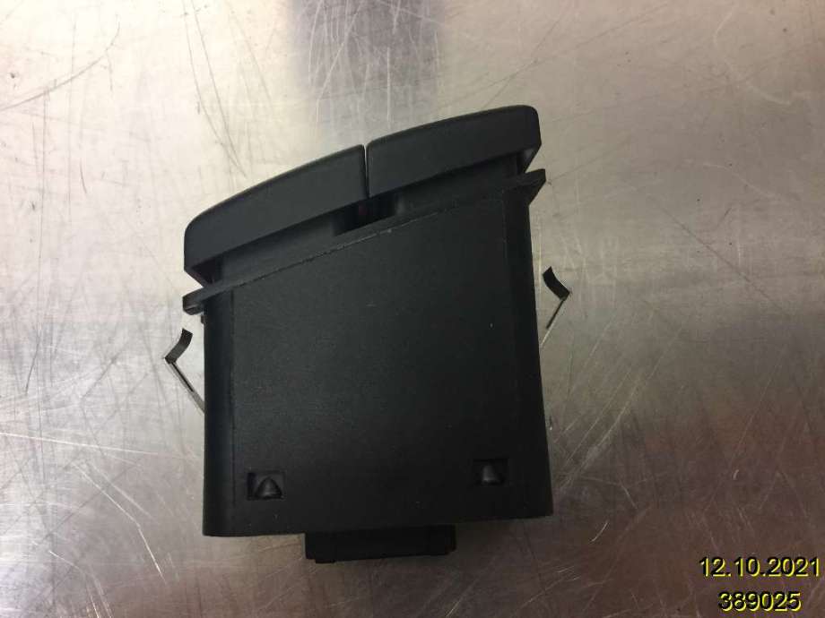 Bryter nødblink til BMW X5 2007-2013 (E70) (E70) (BMW|61 31 6 919 506|5495195.00|6131-6 919 506)