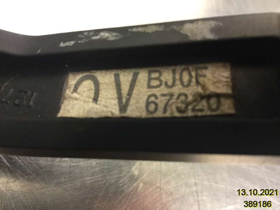 Viskerarmer frontrute til Mazda 323 1998-2000 (Fase 1) (MAZDA|BJ0F-67-321||BJOF67320/BJ3D67320)