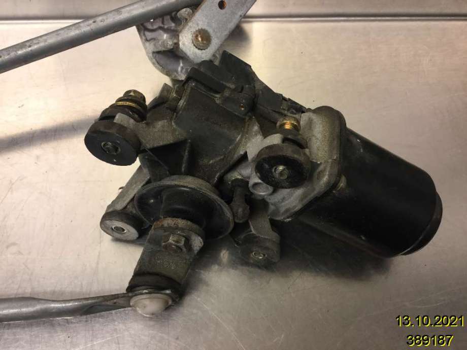 Viskermotor frontrute til Mazda 323 1998-2000 (Fase 1) (MAZDA|BJ3D-67-340B|)