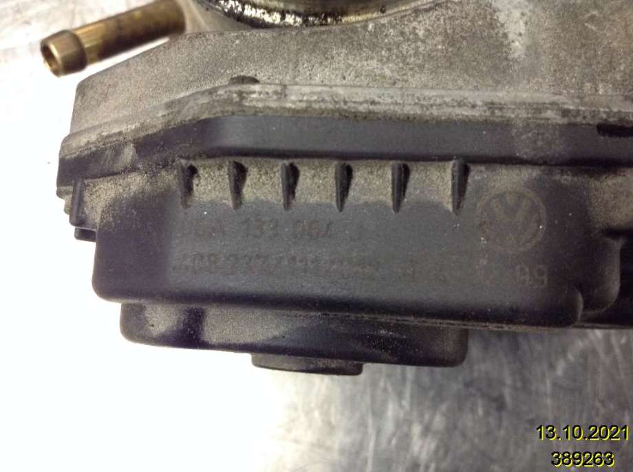 Spjeldhus til VW Golf IV 1998-2003  (VOLKSWAGEN|06A 133 064 J|)
