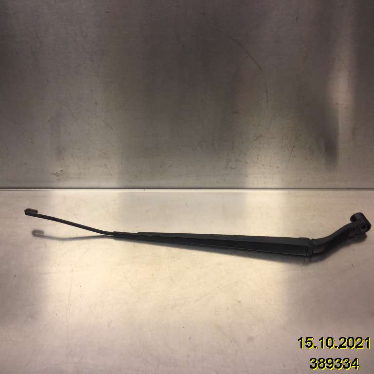 Viskerarmer frontrute til Nissan X-Trail, 2014-2022 (T32) (T32) (NISSAN|288864CC0A)