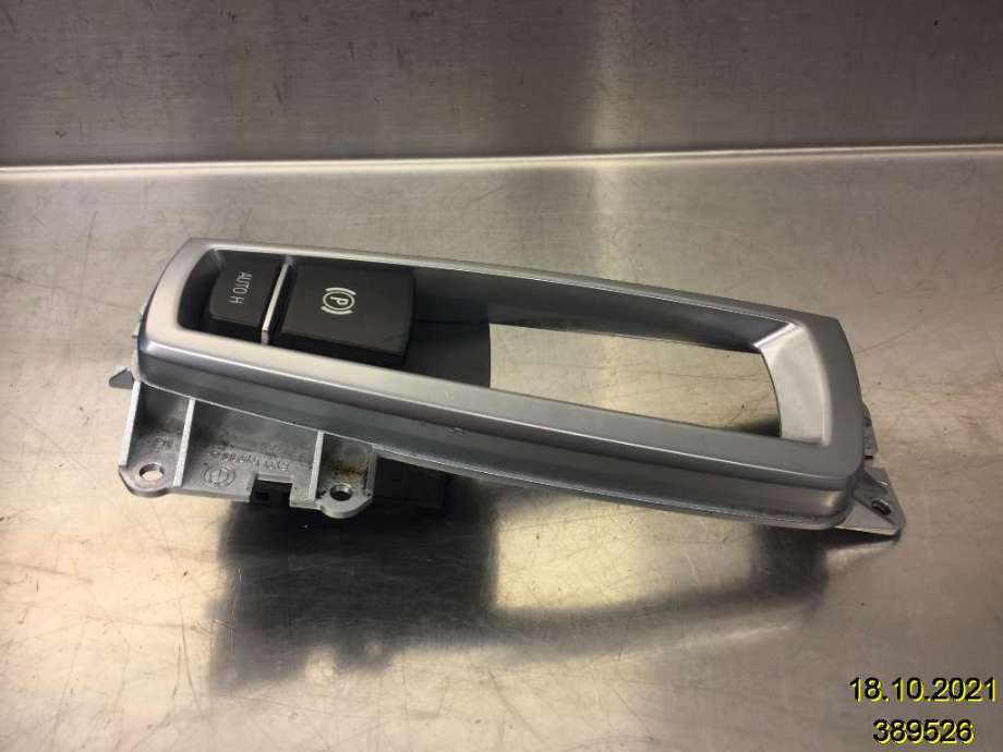 Bryter elektrisk håndbrekk/parkbrems til BMW 5-Serie 2010-2017 (F10/F11) (F10/F11) (BMW|9217594|3214.3701-00|)