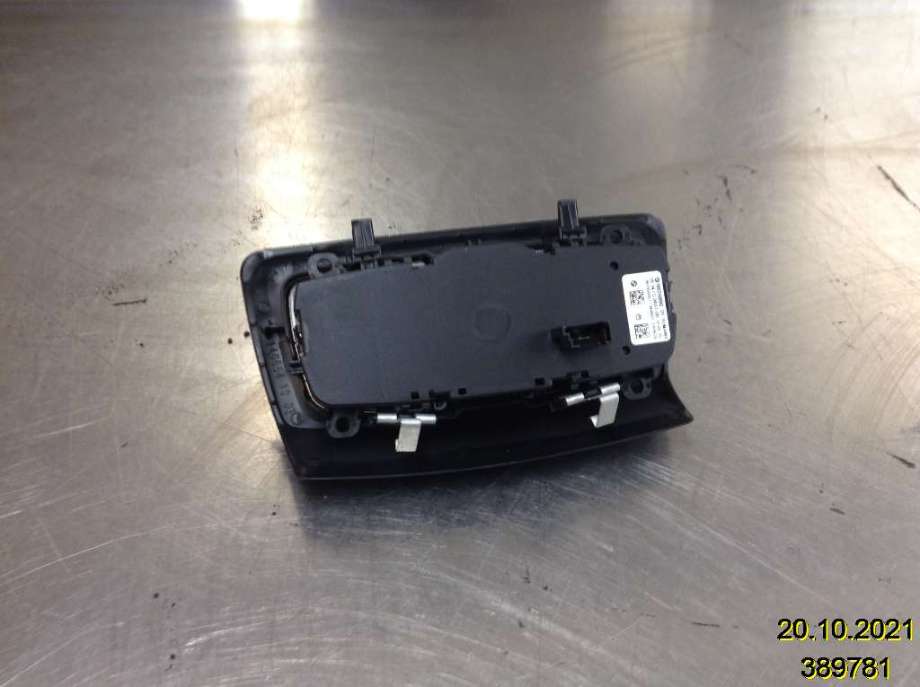 Bryter lys til BMW 2-Serie 2014-2021 (F22/F23) (F22/F23) (BMW|6824890-01|)