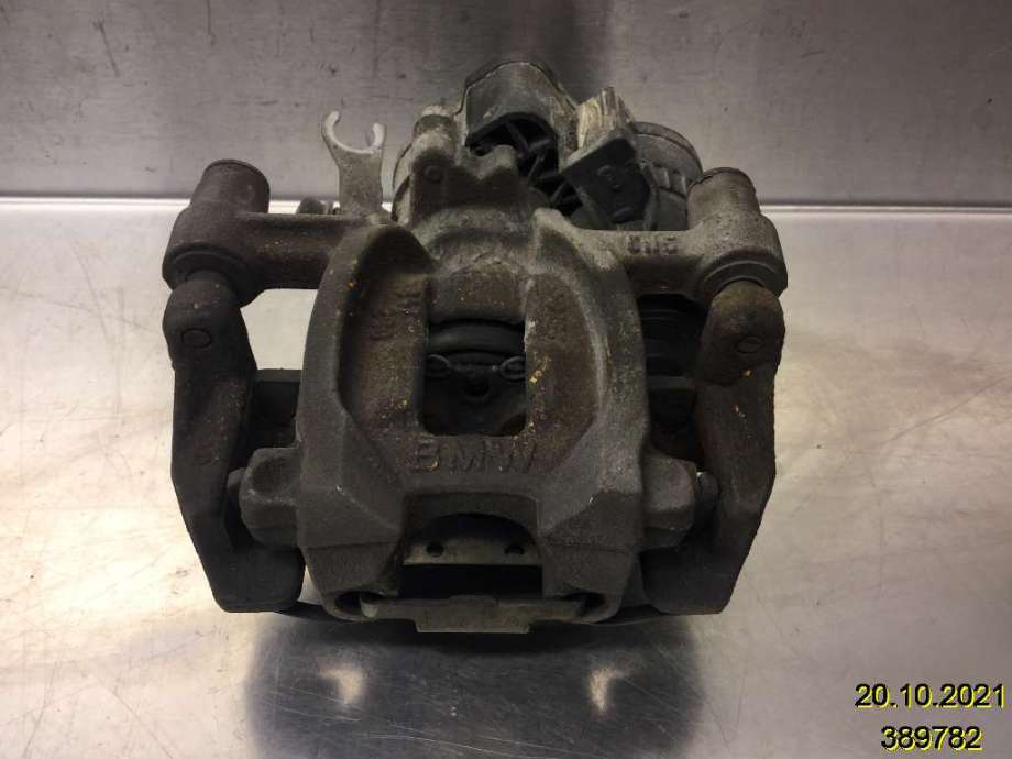 Bremsecaliper venstre bak til BMW 2-Serie, 2014-2021 (F22/F23) (F22/F23) (BMW|34 20 6 883 025)