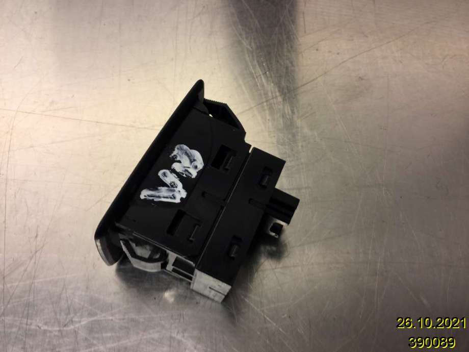 Bryter ruteheis til BMW X3 2010-2017 (F25) (F25) (BMW|61 31 9 208 106|L2-B0954|9208106-02)