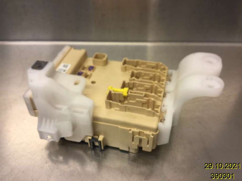 Sikringsboks til Toyota Auris, 2013-2015 (Type II, Fase 1)  (TOYOTA|8922102331)