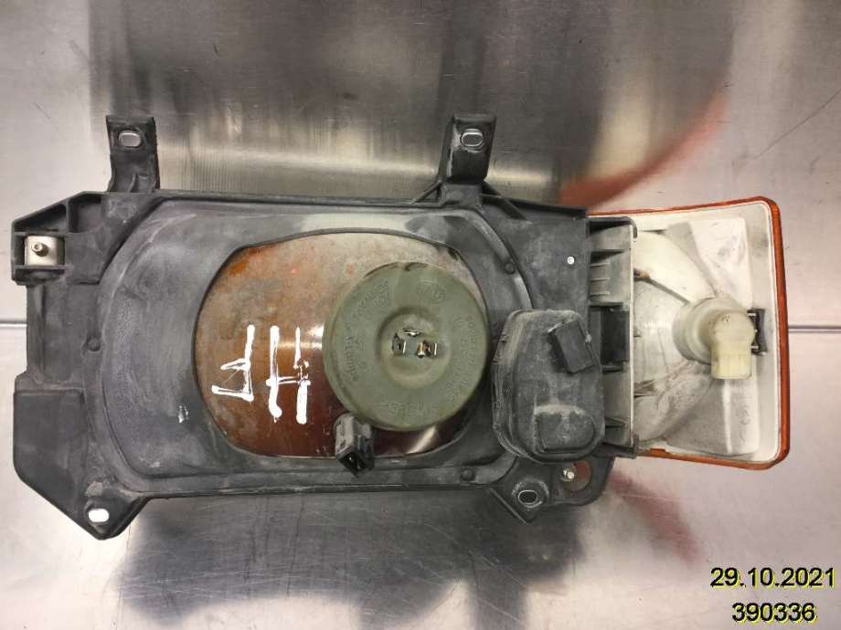 Frontlykt høyre halogen til VW Transporter / Caravelle 1990-2003 (T4) (T4) (VOLKSWAGEN|7R0144438|302-138 370-00|02 44438)
