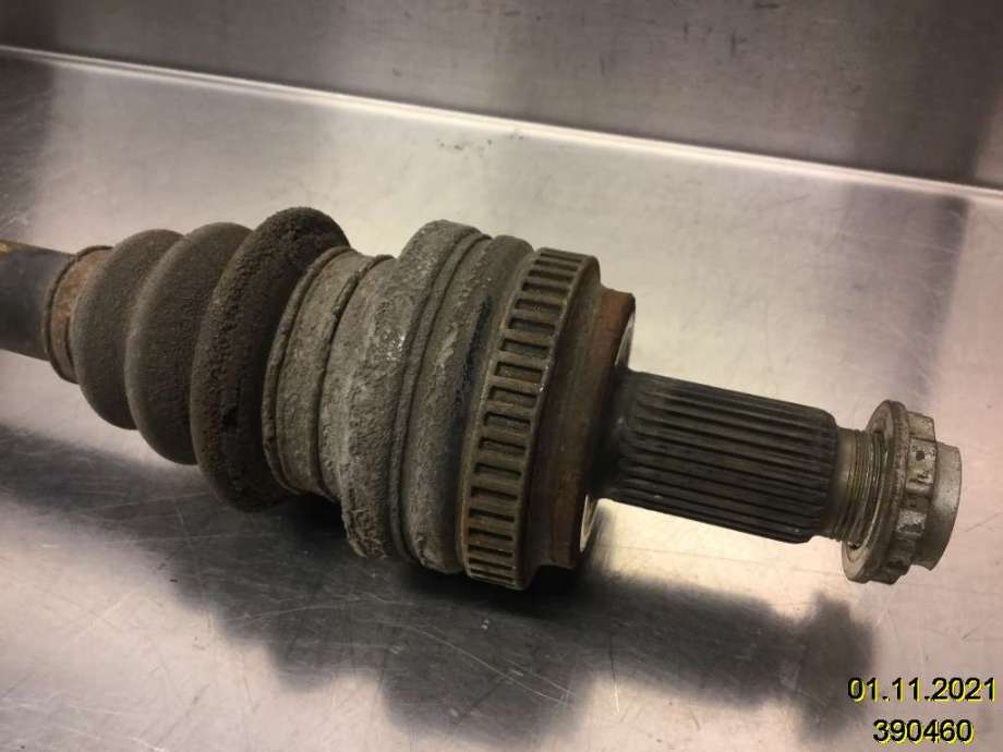 Drivaksel høyre bak til BMW X3 2007-2010 (Fase 2) (E83) (E83) (BMW|33 21 7 529 918|)
