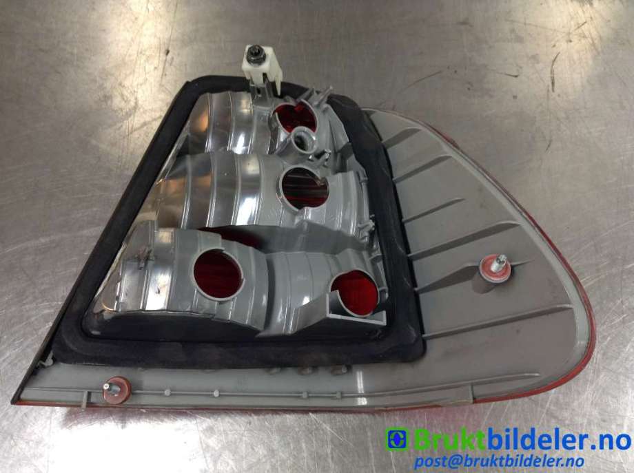 Baklykt venstre til BMW 3-Serie 1998-2005 (E46) (E46) (BMW|63 21 6 946 535|)