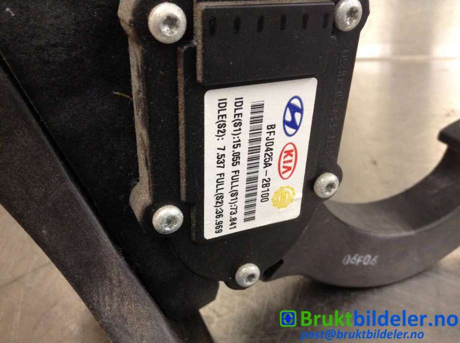 Pedal gass til Hyundai Santa Fe 2006-2009 (Type II, Fase 1)  (HYUNDAI|BFJ0425A-2B100|)