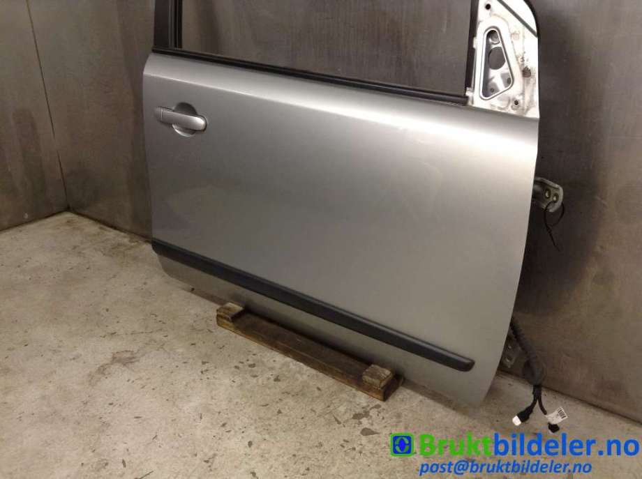 Dør høyre foran til Nissan Note 2006-2013 (Type I) (NISSAN|H01009U0M0|)