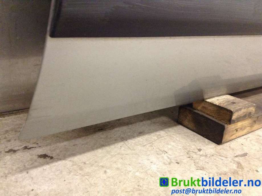 Dør høyre foran til Nissan Note 2006-2013 (Type I) (NISSAN|H01009U0M0|)