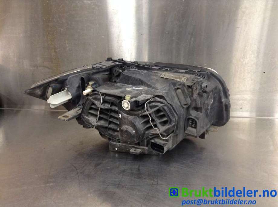 Frontlykt venstre halogen til BMW 1-Serie 2004-2011 (E81/E82/E87/E88) (E81/E82/E87/E88) (BMW|63 12 6 924 485-08|89310911|)