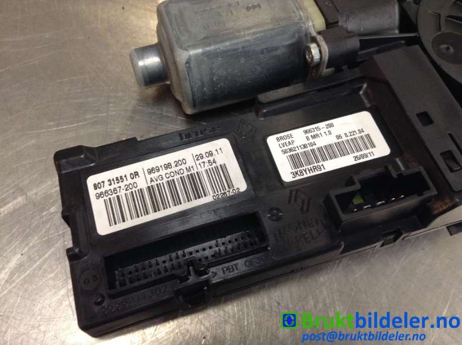 Ruteheis venstre foran til Renault Megane 2009-2016 Type III  (RENAULT|807315510R|966387-200|)