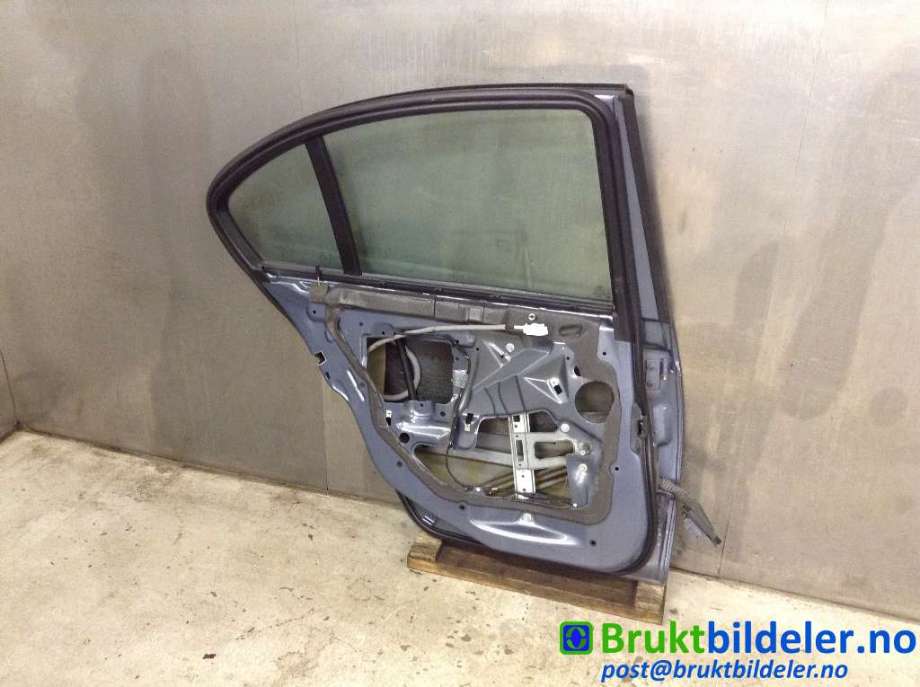 Dør venstre bak til BMW 3-Serie 1998-2005 (E46) (E46) (BMW|41 52 7 034 153|)