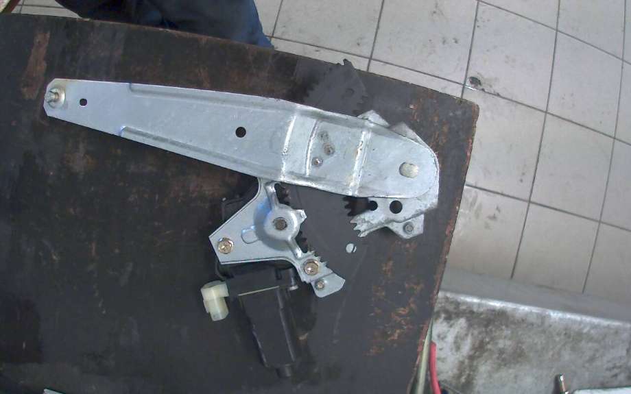 Ruteheis venstre bak til Hyundai Getz 2002-2009  (HYUNDAI||98610-1C200)