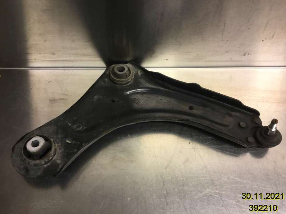 Bærebru høyre foran nedre til Renault Megane, 2009-2016 Type III (RENAULT|545009207R)
