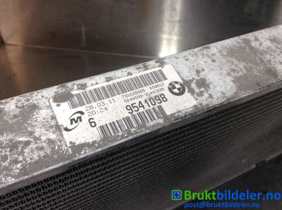 Radiator (manuell gir) til BMW X1 2009-2015 (E84) (E84) (BMW|9 541 098|781028105|17 11 7 788 903)