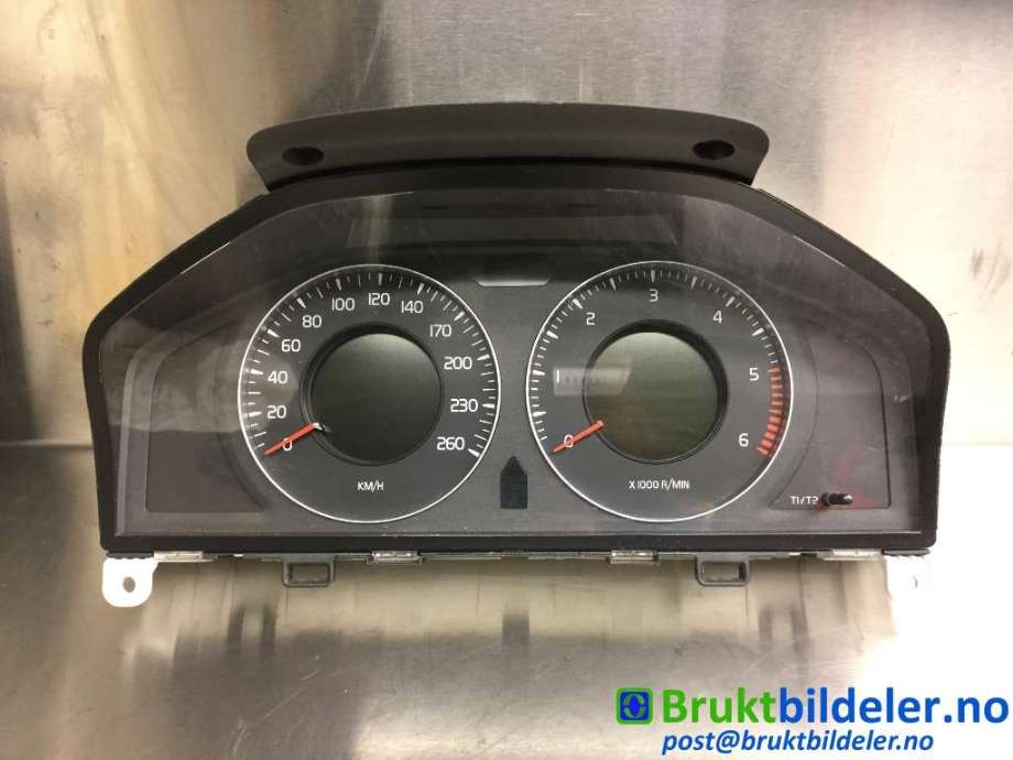Instrumentpanel til Volvo V70, 2007-2013 (Type III, Fase 1)  (VOLVO|31270899AA)