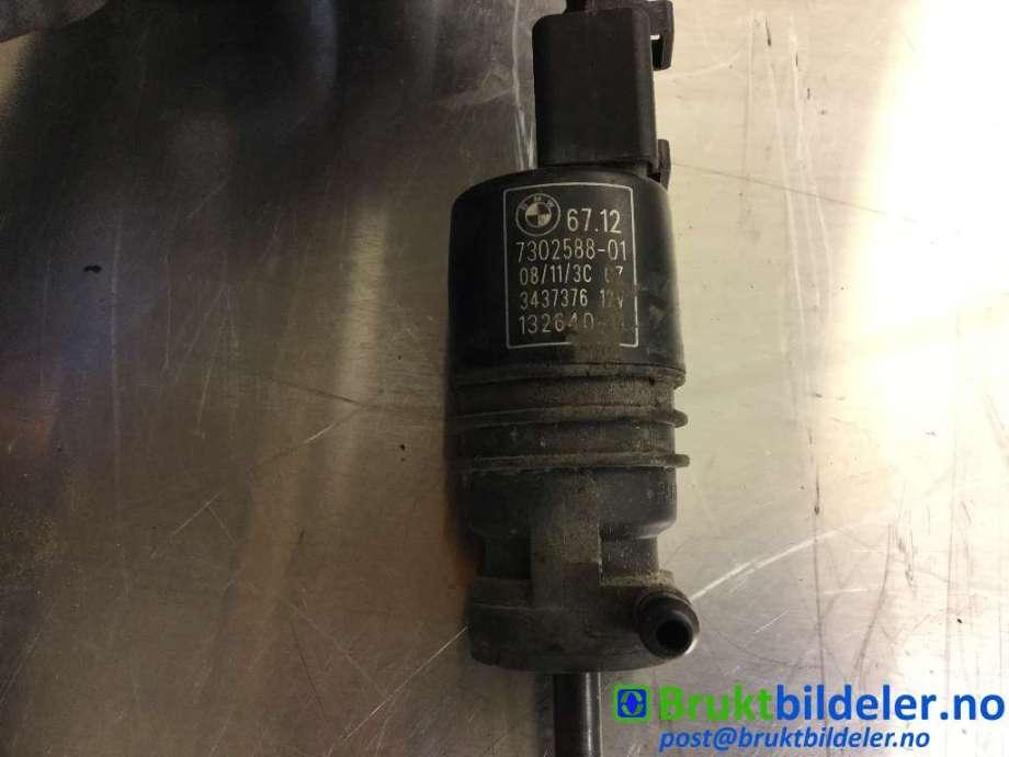 Spylerpumpe foran til BMW X1 2009-2015 (E84) (E84) (BMW|67127302588-01|)