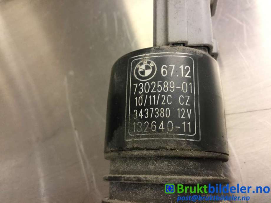 Spylerpumpe bak til BMW X1 2009-2015 (E84) (E84) (BMW|67127302589-01|)