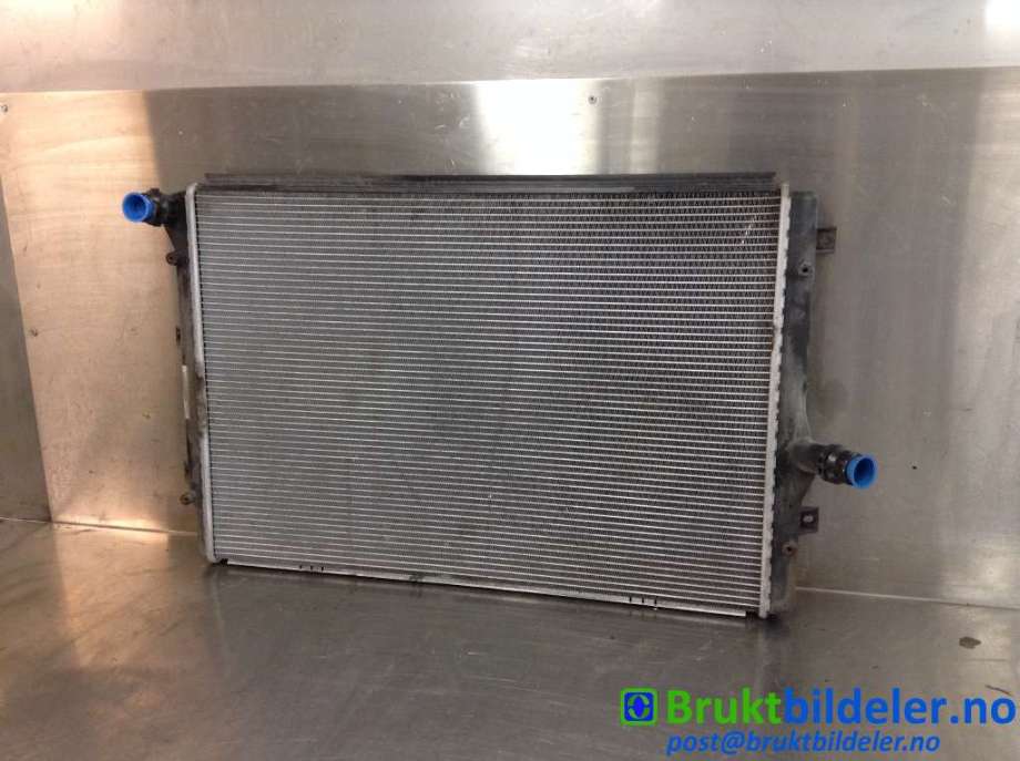 Radiator (manuell gir) til VW Touran 2010-2015 (Type I, Fase 3)  (VOLKSWAGEN|1K0 121 251 DM|)