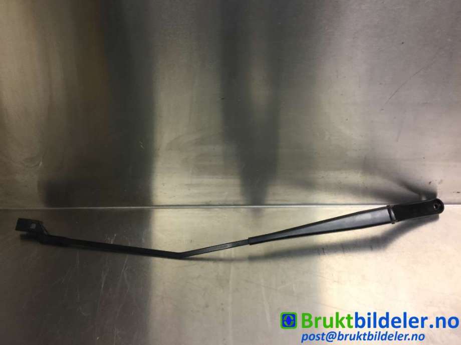 Viskerarmer frontrute til VW Caddy, 2010-2015 (Type III, Fase 2)  (VOLKSWAGEN|2K1 955 410 B)