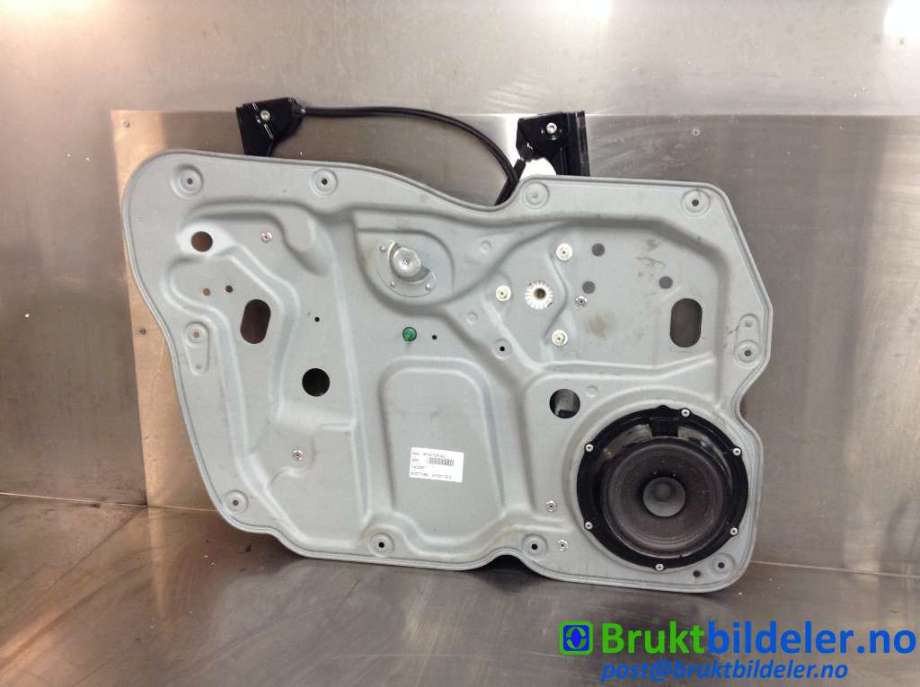 Ruteheis til VW Caddy, 2010-2015 (Type III, Fase 2)  (VOLKSWAGEN|2K1 837 751 KG2)