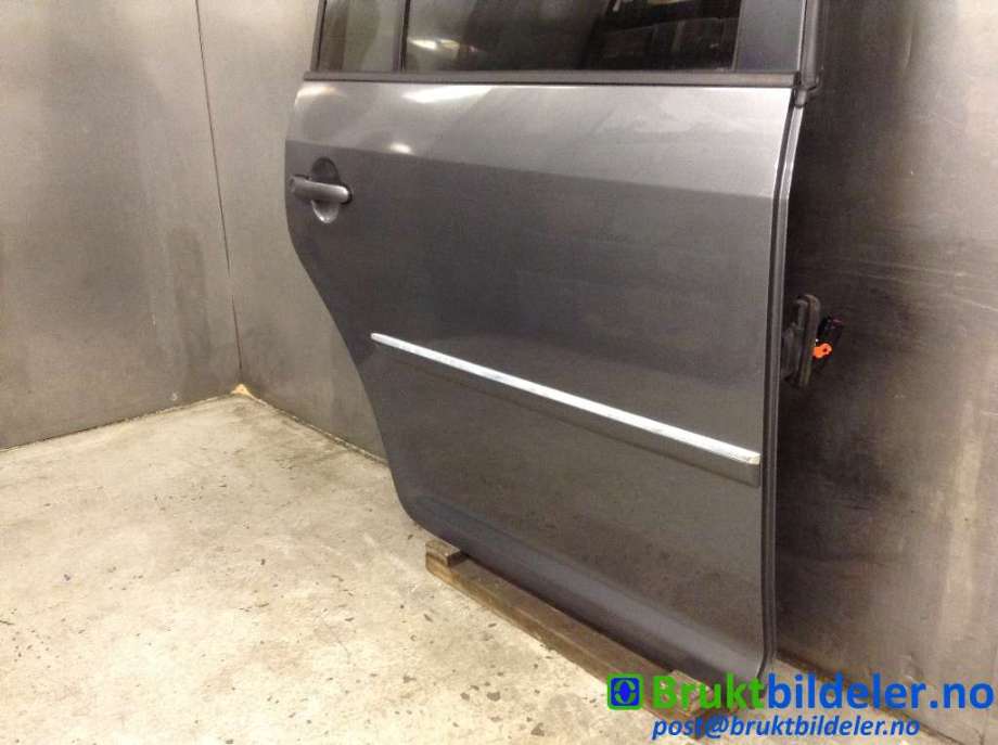 Dør høyre bak til VW Touran 2010-2015 (Type I, Fase 3)  (VOLKSWAGEN|1T0 833 056 S|)