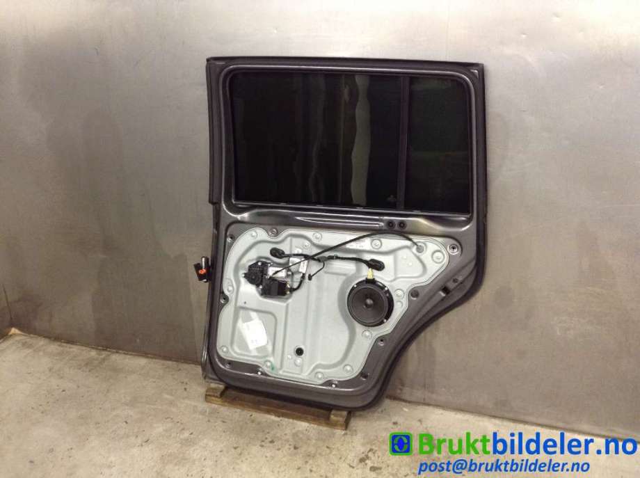Dør høyre bak til VW Touran 2010-2015 (Type I, Fase 3)  (VOLKSWAGEN|1T0 833 056 S|)
