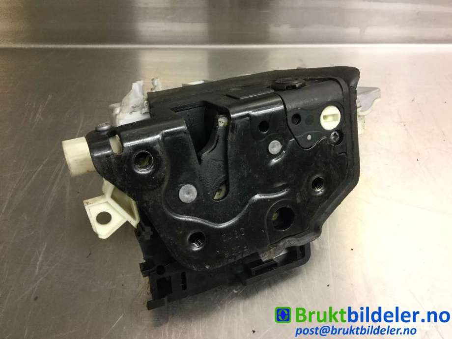 Låsekasse høyre bak til VW Passat 2011-2015 (B7) (B7) (VOLKSWAGEN|3C4 839 016 A|)