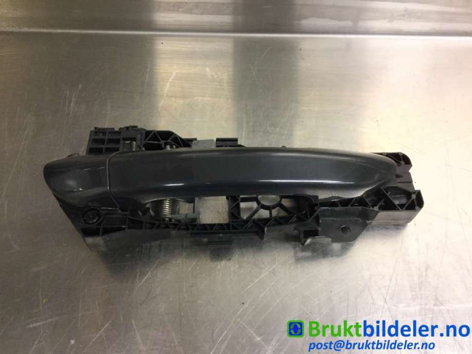 Dørhåndtak utv høyre foran til VW Passat, 2011-2015 (B7) (B7) (VOLKSWAGEN|3C0 837 886 J)