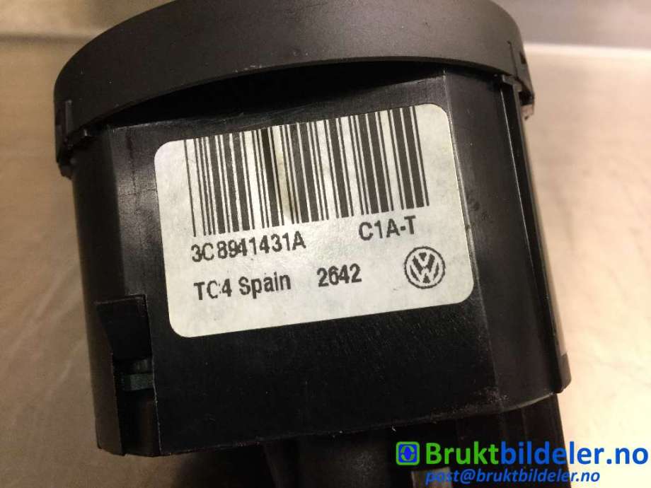 Bryter lys til VW Passat 2011-2015 (B7) (B7) (VOLKSWAGEN|3C8941431A|)