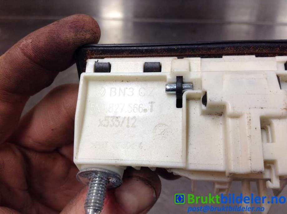 Bakluke/bakdør håndtak til VW Passat 2011-2015 (B7) (B7) (VOLKSWAGEN|5N0 827 566 T|)