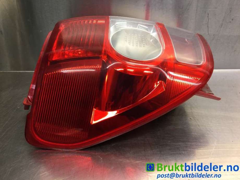 Baklykt venstre til Toyota Urban Cruiser 2009-2014  (TOYOTA|8156152720|)