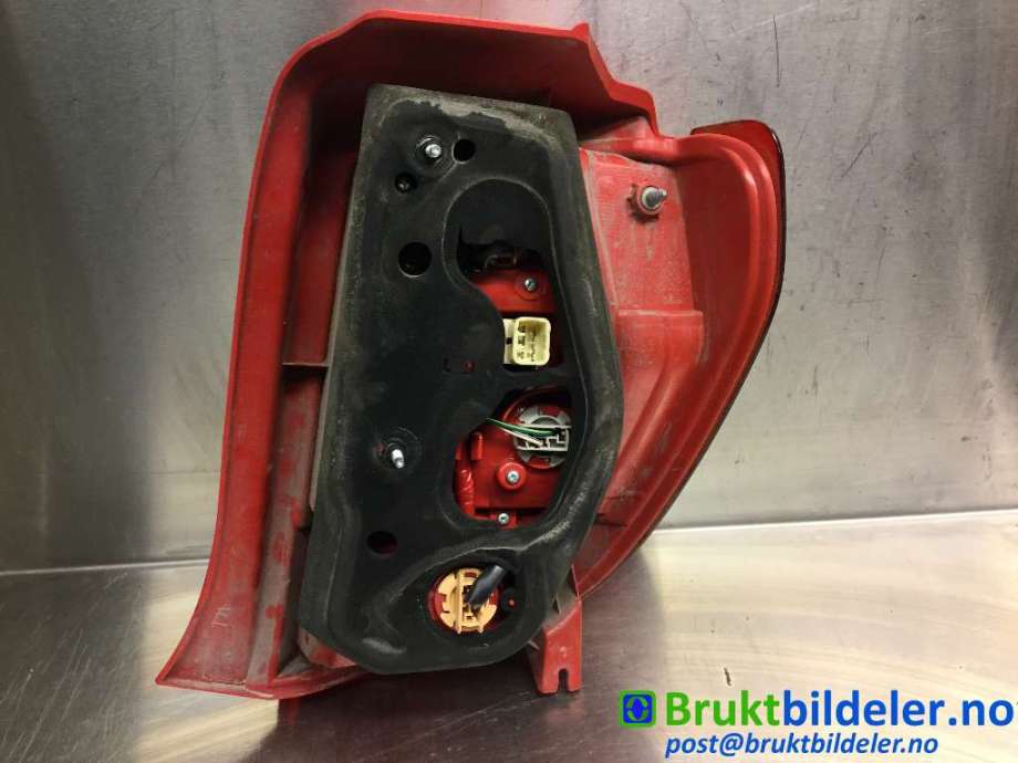 Baklykt venstre til Toyota Urban Cruiser 2009-2014  (TOYOTA|8156152720|)