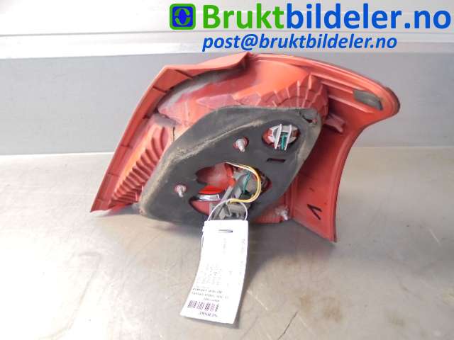 Baklykt venstre til Toyota Yaris 2006-2009 (Type II, Fase 1)  (TOYOTA|81561-0D110|)