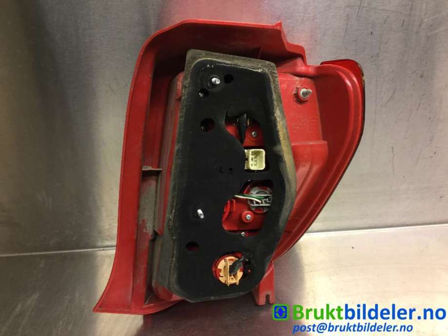 Baklykt venstre til Toyota Urban Cruiser 2009-2014 (TOYOTA|8156152720|)