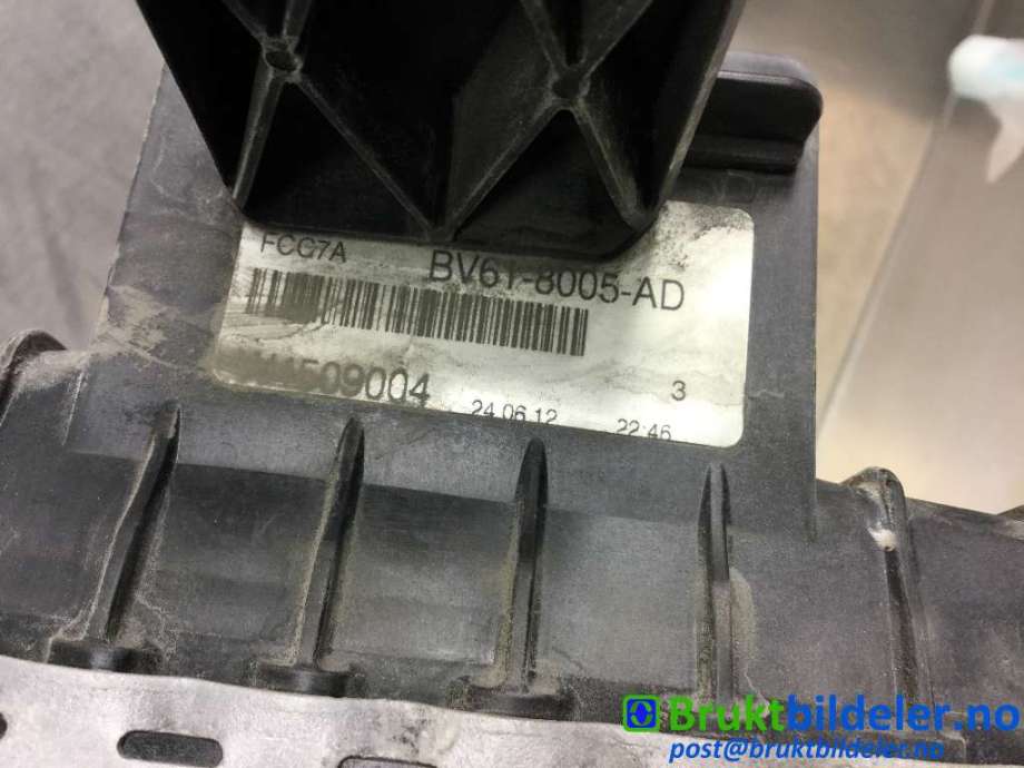 Radiator (manuell gir) til Ford C-Max 2010-2015 (Type II, Fase 1)  (FORD|BV61-8005-AD|)