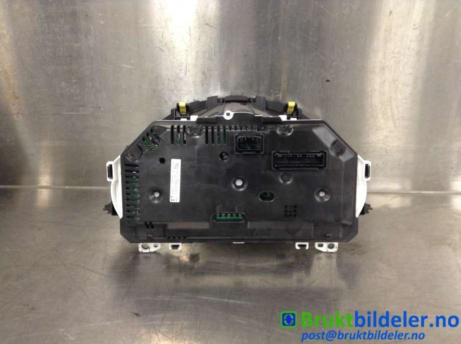 Instrumentpanel til Toyota Yaris 2014-2020 (Type III, Fase 2) (TOYOTA|83800-0DT70|MB157550-7734|)