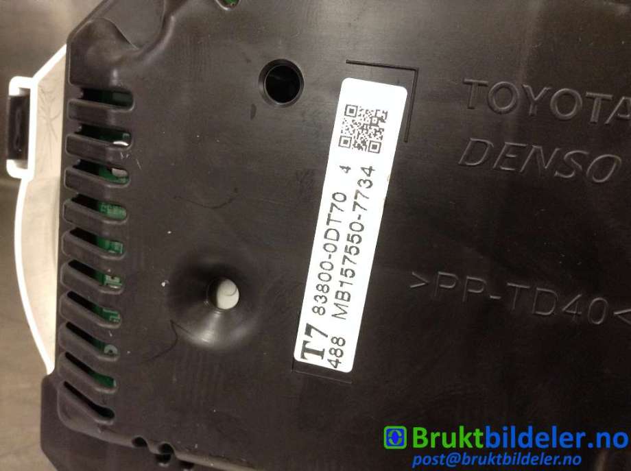 Instrumentpanel til Toyota Yaris 2014-2020 (Type III, Fase 2) (TOYOTA|83800-0DT70|MB157550-7734|)