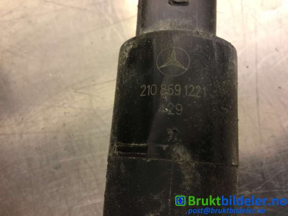 Spylerpumpe til Mercedes E-Klasse 2009-2013 (Fase 1) (W212) (W212) (MERCEDES|210 869 12 21|)