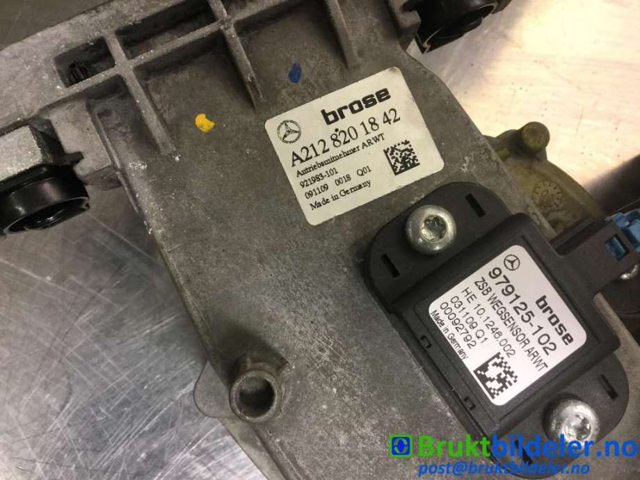 Baklukeåpner motor til Mercedes E-Klasse 2009-2013 (Fase 1) (W212) (W212) (MERCEDES|A 212 820 18 42|921983-101|)